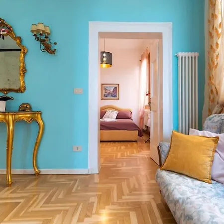 Ca' Sull' Acqua Holiday home *